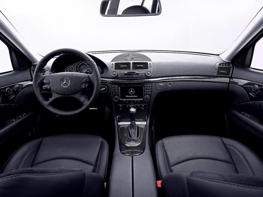  Mercedes-Benz E63 Estate AMG 2006 года  (фото 10 из 16)